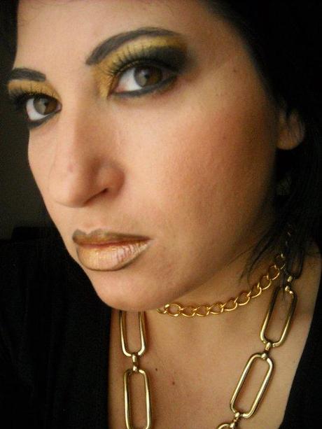 Vero in Black & Gold ...