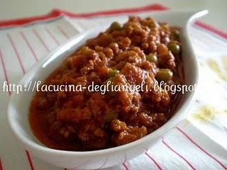 Il ragù alla bolognese con i piselli