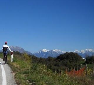 Il ciclismo davanti al caminetto.