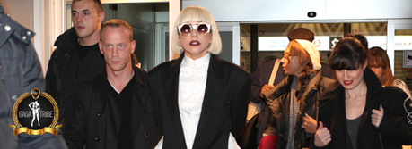 Candids: Lady GaGa arriva in Croazia (05/11/2010)