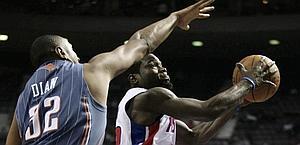 L'attacco di Will Bynum su Boris Diaw. Ap