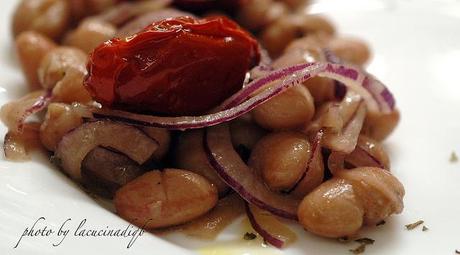 Prima serata del Fagiolo, Insalata di borlotti con cipolla di Tropea e datterini confit