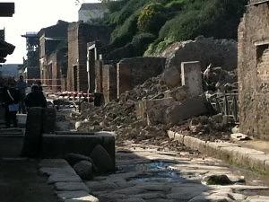 Pompei: crolla Armeria dei Galdiatori!