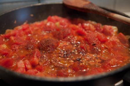 Patatas bravas o in salsa di pomodoro e paprika