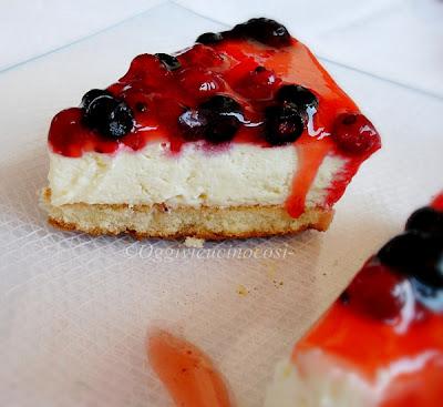 Cheesecake alla vaniglia con gelè ai frutti di bosco