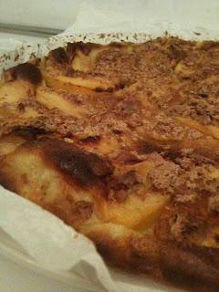 CLAFOUTIS DI PESCHE E AMARETTI