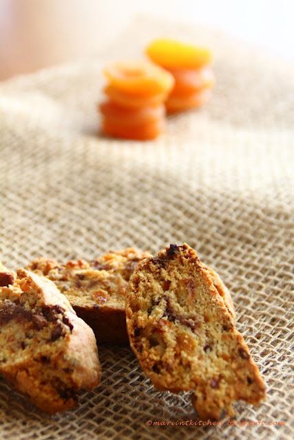 CANTUCCI  ALBICOCCHE E CIOCCOLATO