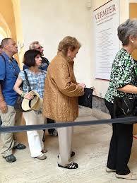 In fila con la moglie del presidente