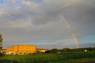 arcobaleno all'alba