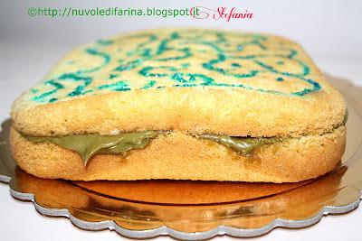 Pan di spagna all'arancia Ribera stampato, farcito con crema al pistacchio