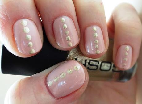 Nails | Looking for Gold Dots.