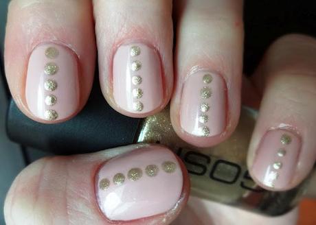 Nails | Looking for Gold Dots.