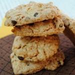 Biscotti all’avena con limone e uvetta