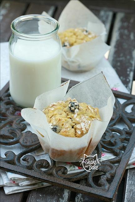 Apple and oat breakfast muffins