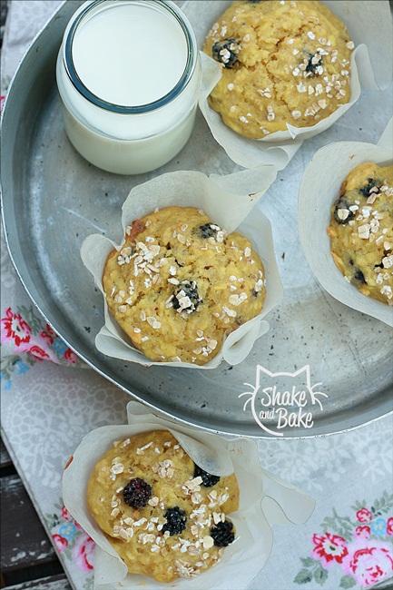 Apple and oat breakfast muffins