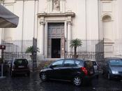 Vergogne romane: addirittura doppia fila davanti alla chiesa santa maria della scala!