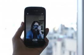La videocamera del tuo smartphone  ti spia in continuazione.