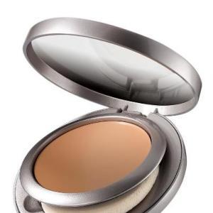 Tinted Moisturizer Compact Broad Spectrum SPF20 by Laura Mercier