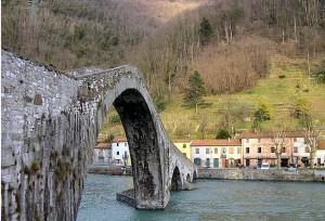 ponte del diavolo borgo a mezzano