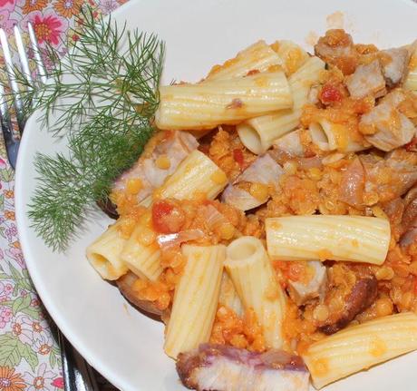 Tortiglioni con bocconcini di vitello, lenticchie rosse e finocchietto selvatico