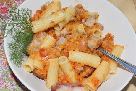 Tortiglioni con bocconcini di vitello, lenticchie rosse e finocchietto selvatico