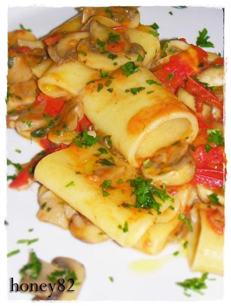 PACCHERI CHAMPIGNON E POMODORO FRESCO