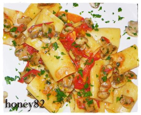 PACCHERI CHAMPIGNON E POMODORO FRESCO