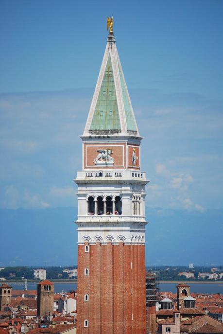 Operai Vinyls occupano il campanile di San Marco a Venezia