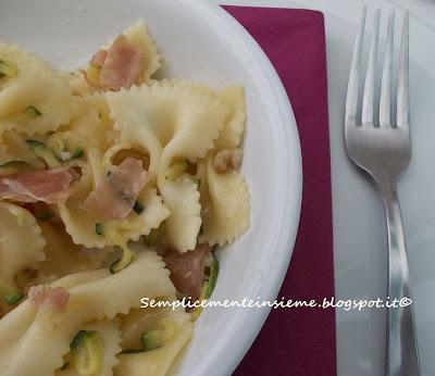 Farfalle con speck e zucchine