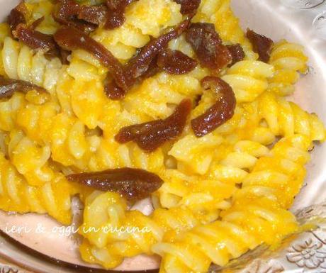 Fusilli alla zucca gialla e orosciutto croccante