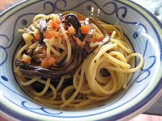 O' spaghetto con le bucce di melanzana