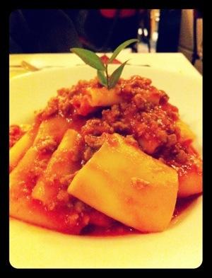 paccheri al sugo di salsiccia