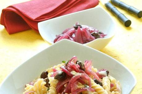 Fusilli con salsa di cipolle rosse