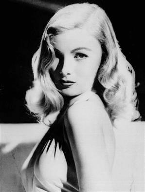 Veronica Lake in ufficio d'autunno