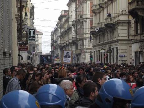 #5ott a Torino: l’autunno studentesco si scontra contro il rigore dei manganelli