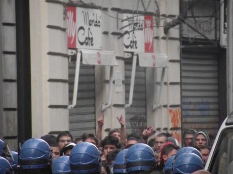 #5ott a Torino: l’autunno studentesco si scontra contro il rigore dei manganelli