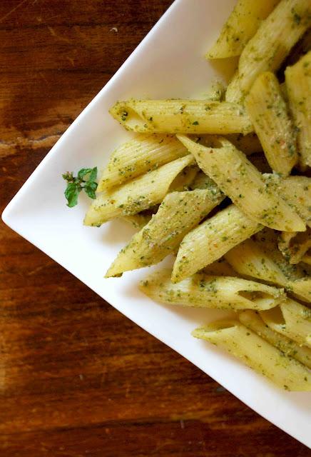 Mezzepenne con pesto superveloce di zucchine