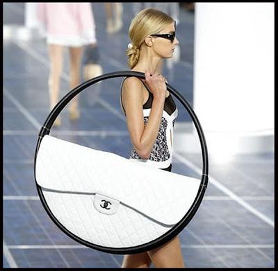 Chanel e la Hula-hoop bag