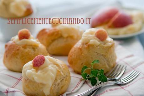 Bocconcini di pan brioche ripieni di crema