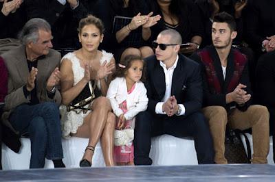 Jennifer Lopez alla sfilata di Chanel con famiglia