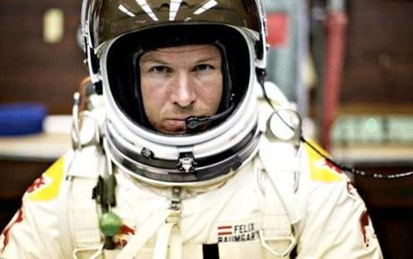 Caduta libera da 37 mila metri di quota: Felix Baumgartner vuole battere un record