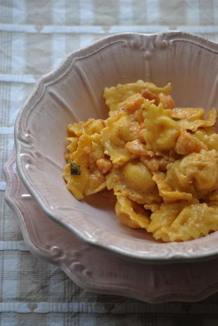 Tortelloni al parmigiano con gamberi e mazzancolle