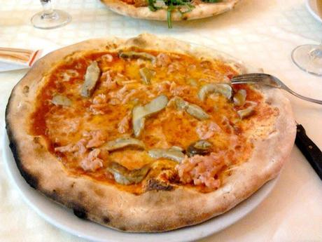 Insights: Pizzeria Piedigrotta - A so good so cheap pizza in Milan