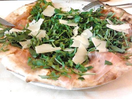 Insights: Pizzeria Piedigrotta - A so good so cheap pizza in Milan