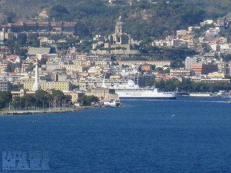 MMS dalla Msc Poesia; Navigazione nello Stretto di Messina