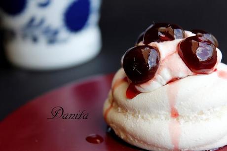 Mini pavlova alle amarene