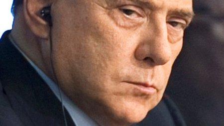 Berlusconi fa un passo indietro, per tutelare se stesso e le sue aziende…