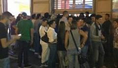 Notte di code per l' iphone 5 in italia