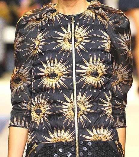 STAMPE, PATTERNS E DETTAGLI DALLA SETTIMANA DELLA MODA DI PARIGI