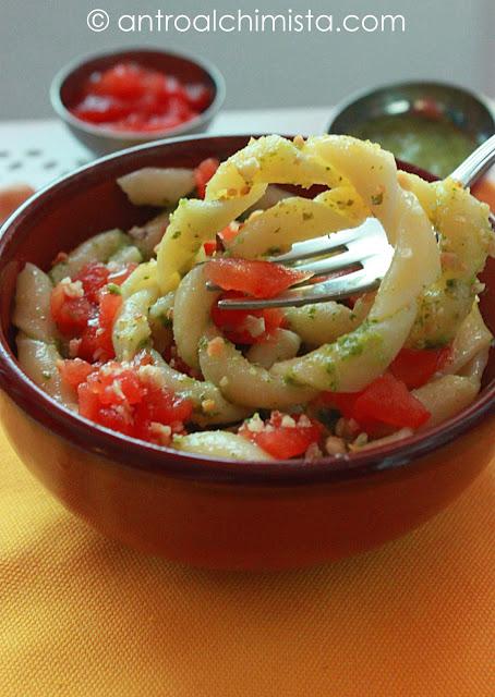 Fusilli con Pesto di Zucchine, Pomodorini del Vesuvio e Nocciole